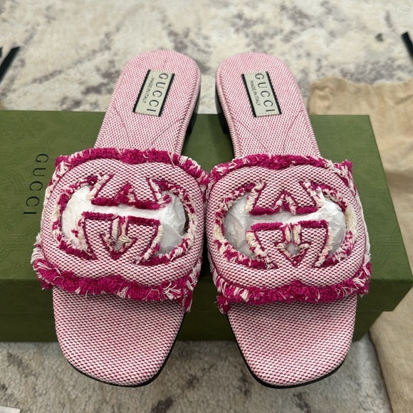 WOMEN'S INTERLOCKING G SLIDE SANDAL SIZE 37.5 - Picture 7 of 17
